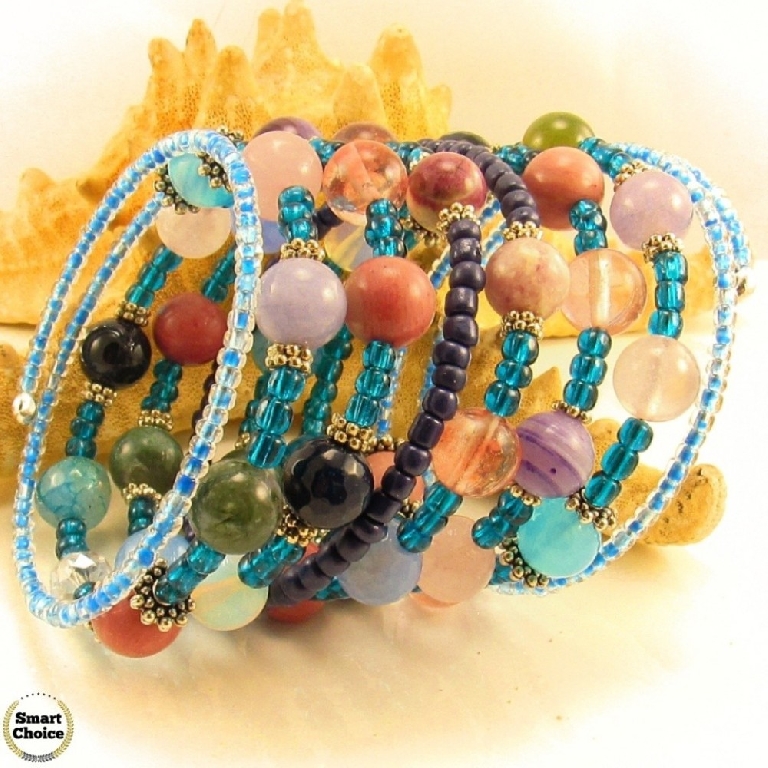 Уникална дамска гривна Синя лагуна от девет вида естествени камъни