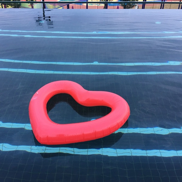 Szív alakú úszóöv - 2 színben