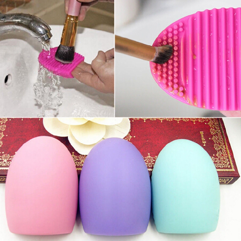 Burete din silicon pentru curatarea pensulelor de machiaj