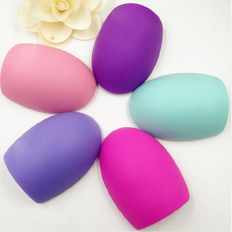 Burete din silicon pentru curatarea pensulelor de machiaj