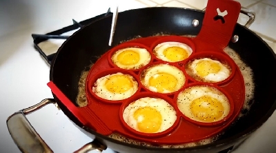 Άνετο και πρακτικό καλούπι σιλικόνης για  τα τέλεια τηγανητά αυγά και τηγανίτες