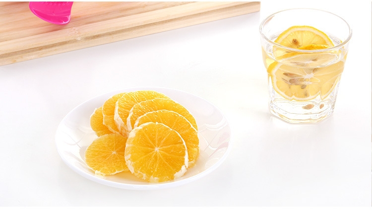 Dispozitiv foarte convenabil pentru tăierea feliilor plate