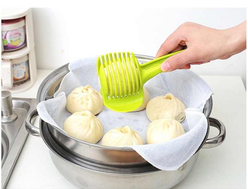 Dispozitiv foarte convenabil pentru tăierea feliilor plate