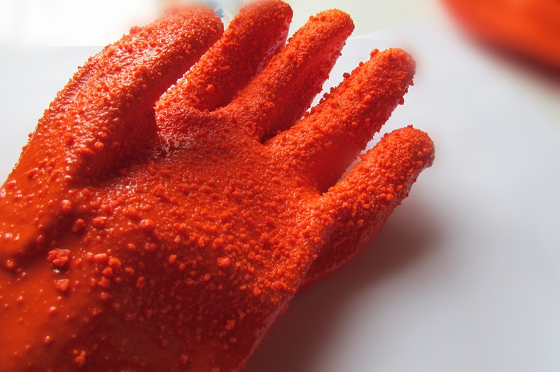 Mănuși pentru curățarea cartofilor și a altor legume