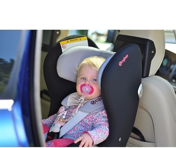 Черно столче за кола Black Beauty // Cybex Sirona 